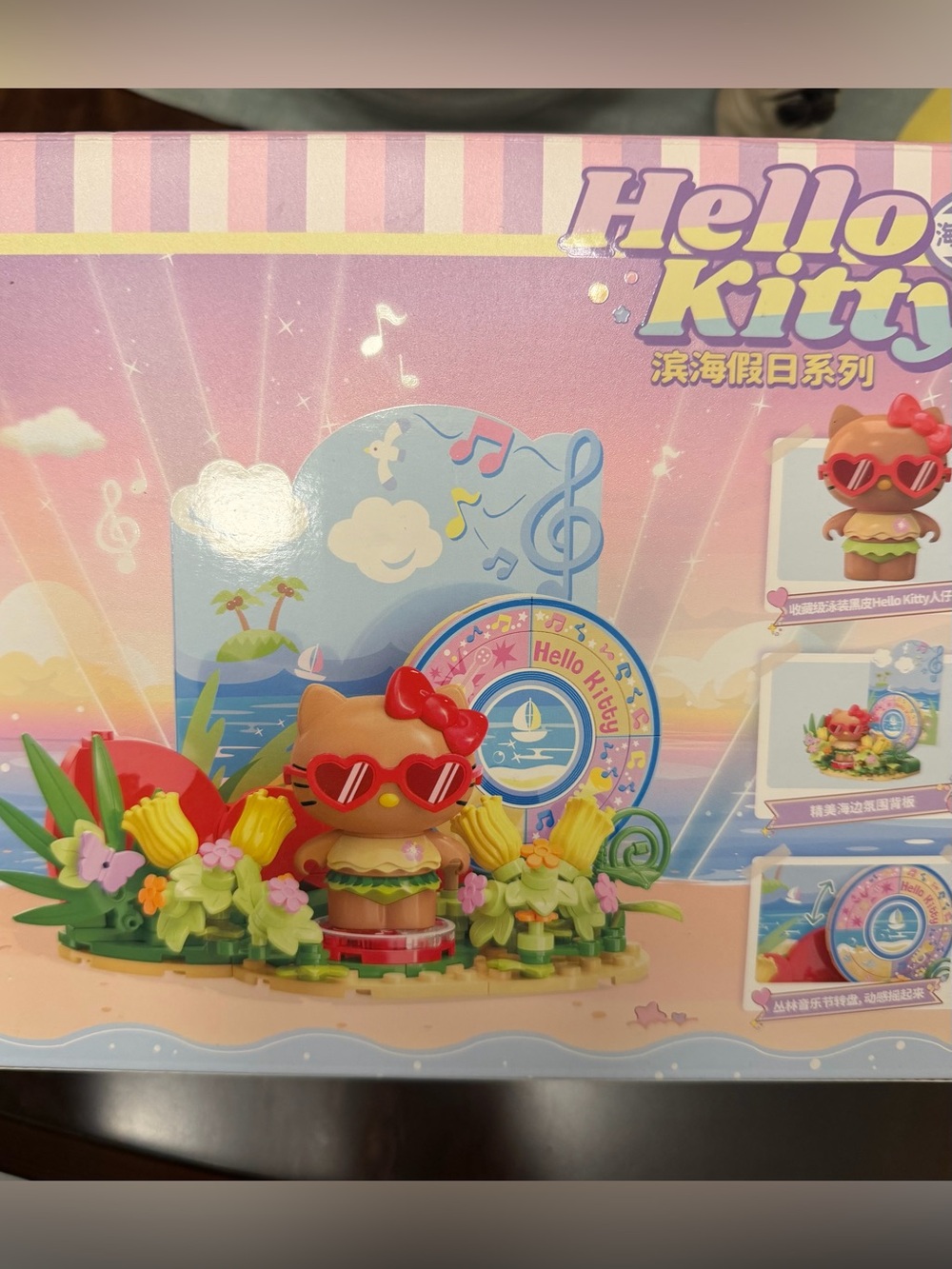 TOPTOY x Hello Kitty Beach Playset Figure with Red Sunglasses and Pink Accents